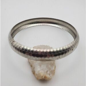 Honeycomb snake pattern hammered silver‎ tone bracelet bangle B1317